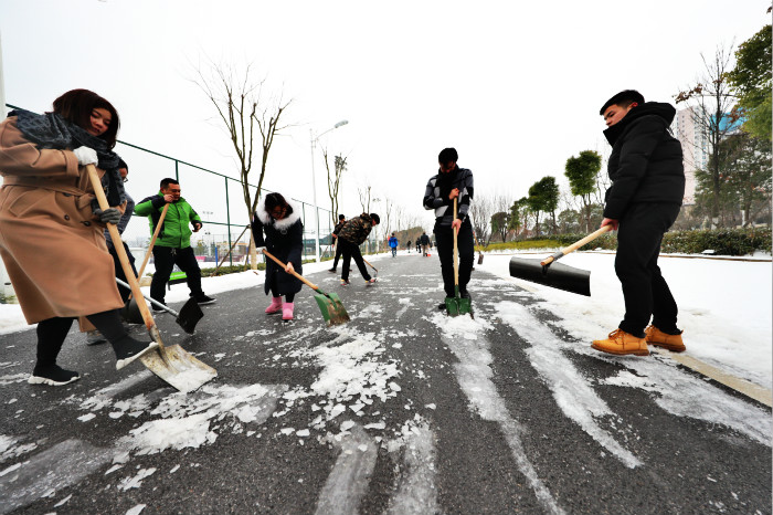 一場雪，體育中心美得不要不要的 但最美的風(fēng)景還是他們(圖12)