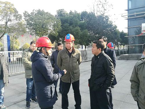 市供電公司區(qū)經信局調研體育中心軍運會場館供電保障工作(圖1)