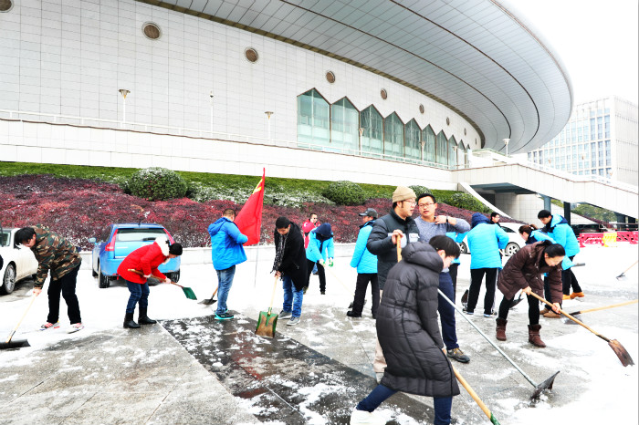 一場(chǎng)雪，體育中心美得不要不要的</br>但最美的風(fēng)景還是他們(圖8)