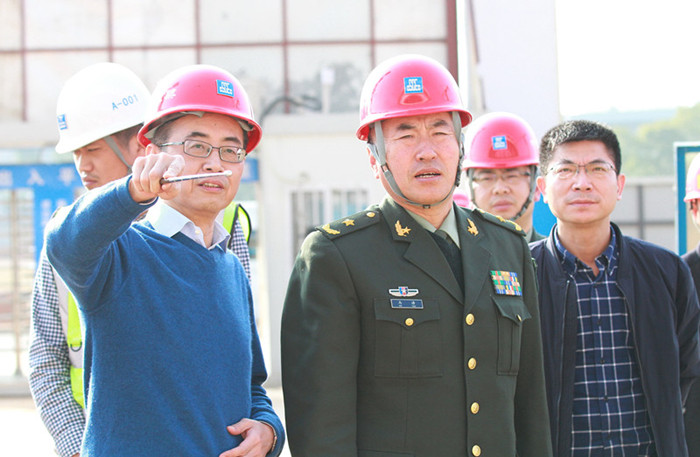 省軍區(qū)司令員馬濤調(diào)研武漢體育中心軍運會場館建設(圖1)