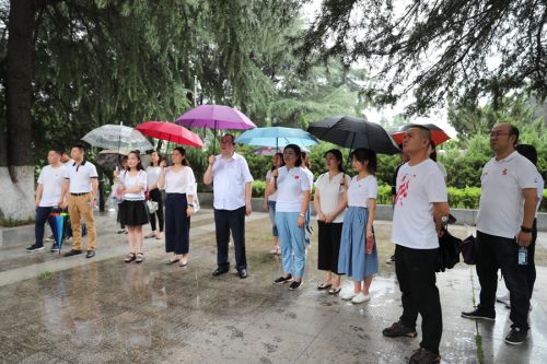 “瞻仰革命先烈 傳承紅色精神” ——公司全體黨員、入黨積極分子參觀向警予烈士陵園(圖2)