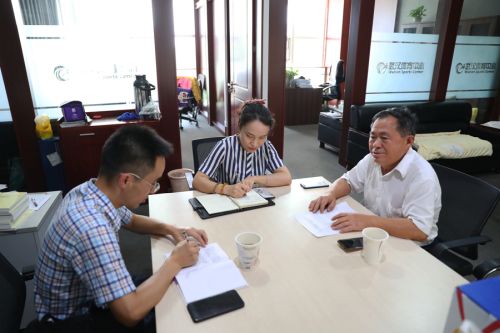 武漢體育中心開展退休老黨員“不忘初心、牢記使命”專題調(diào)研和慰問工作(圖3)