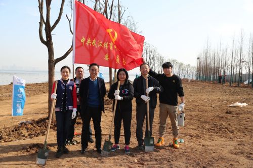 公司領(lǐng)導參加全區(qū)義務植樹活動(圖2)