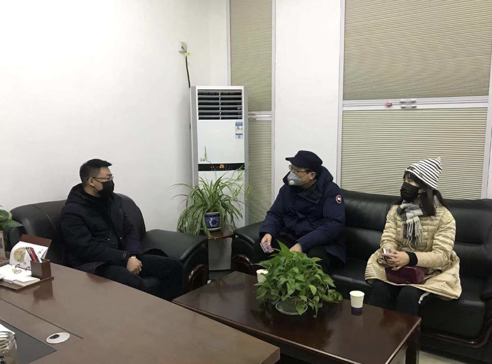 公司領(lǐng)導(dǎo)帶隊進村入戶開展疫情防控宣傳(圖2)